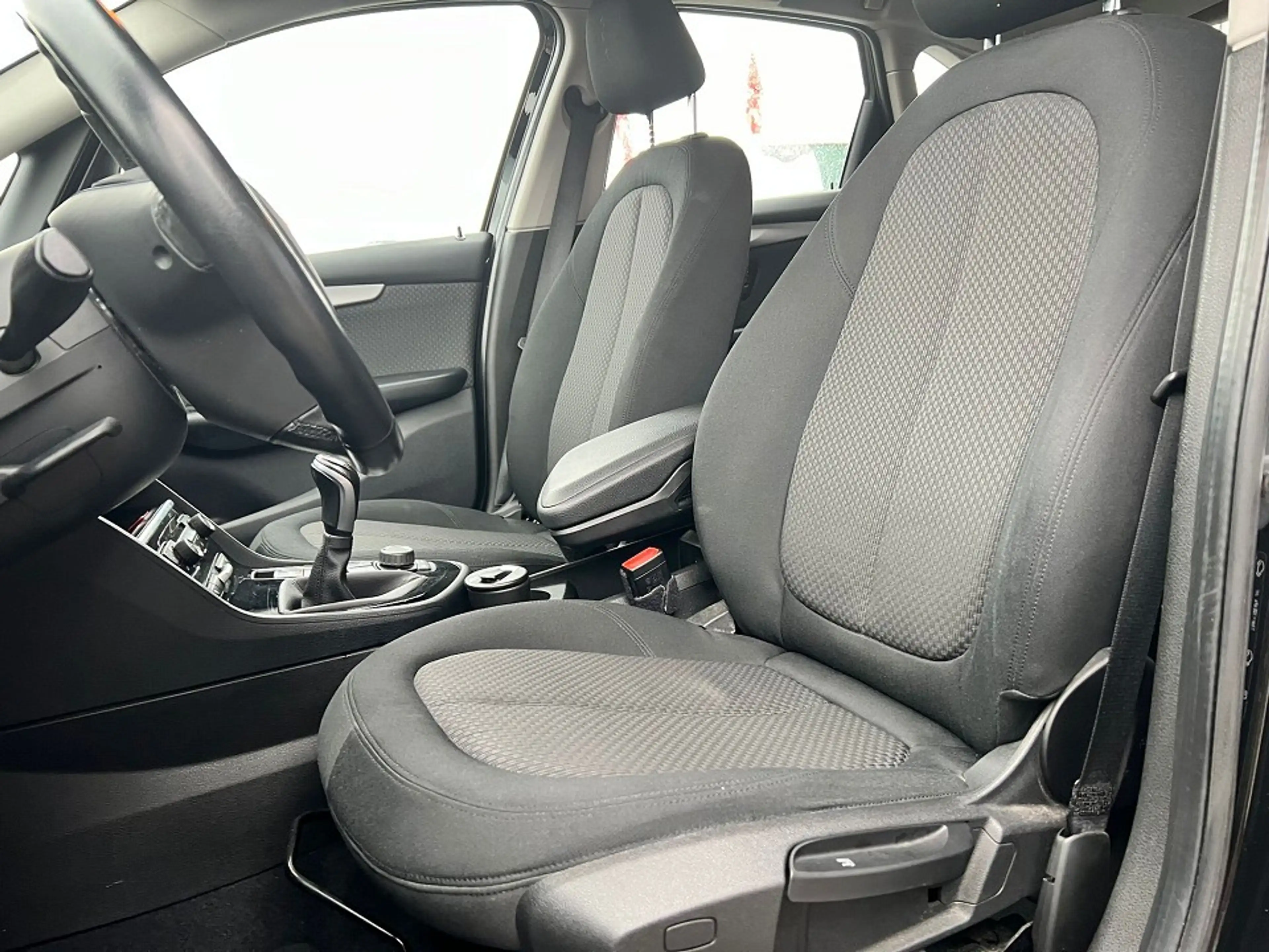 BMW 216 216 d — photo 11