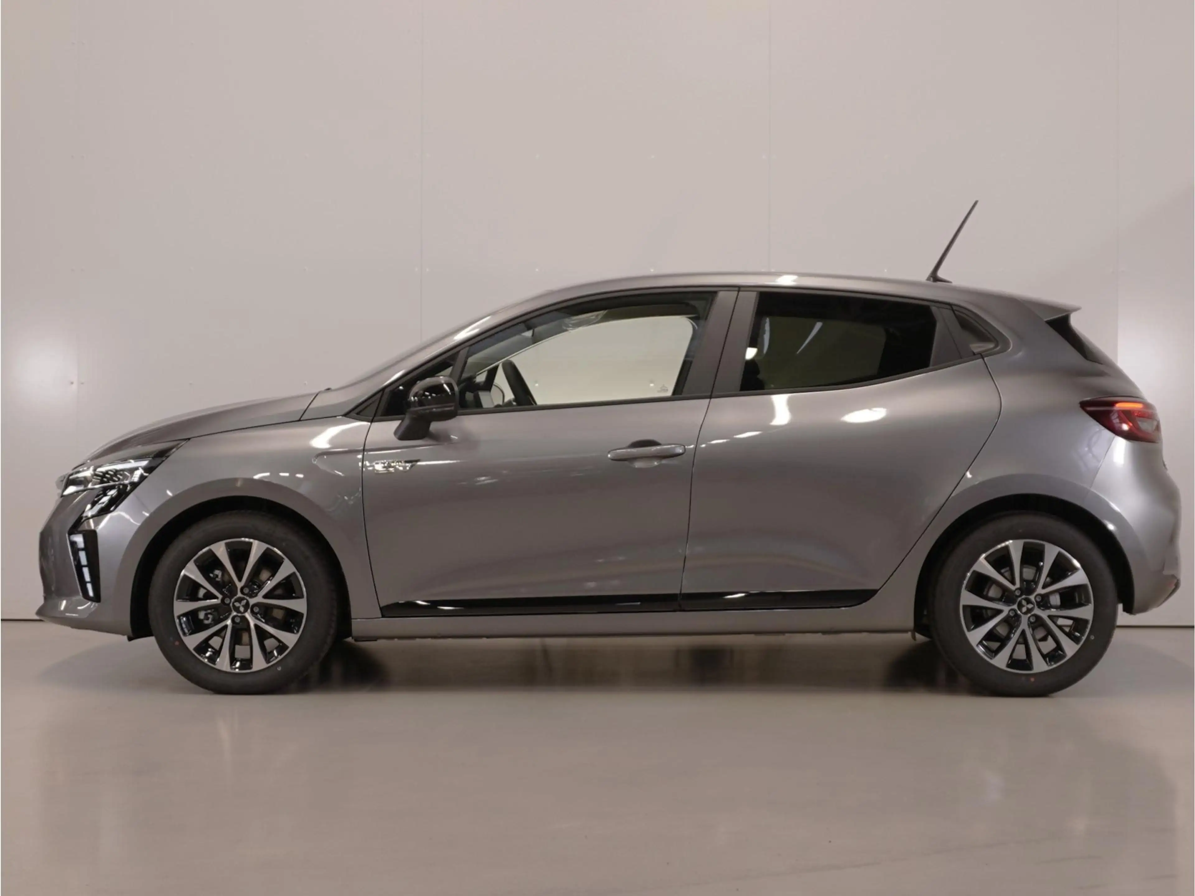 Mitsubishi Colt 1.6 HEV Intense | EUR 4745,- registratievoordeel | — photo 3