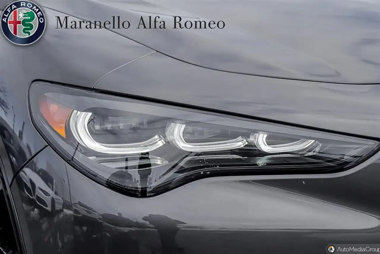 Alfa Romeo Stelvio снимка Alfa Romeo Stelvio