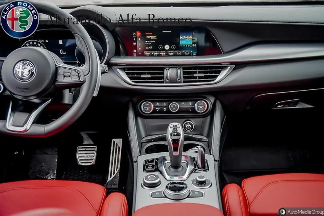 Alfa Romeo Stelvio снимка Alfa Romeo Stelvio