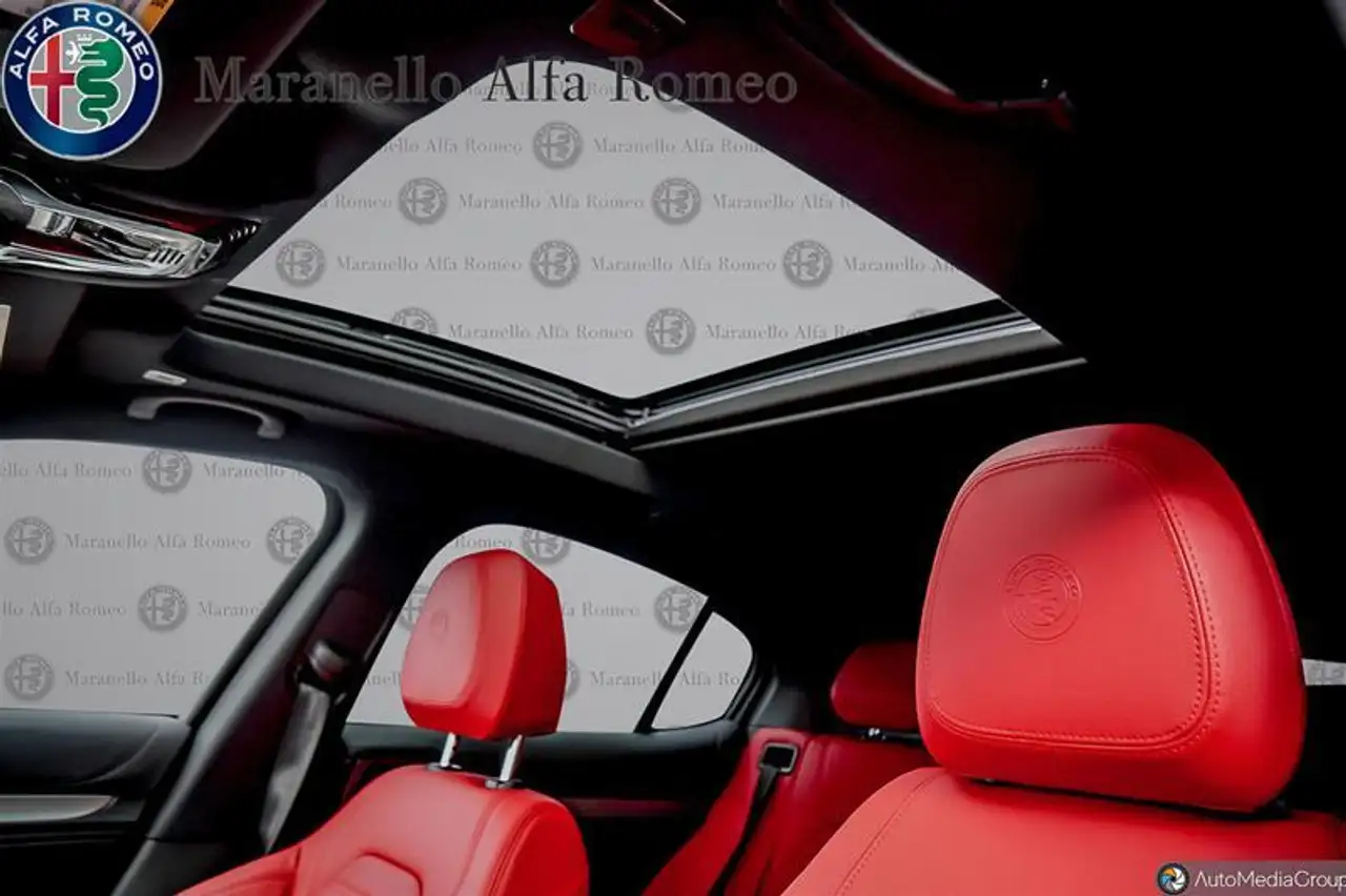 Alfa Romeo Stelvio снимка Alfa Romeo Stelvio