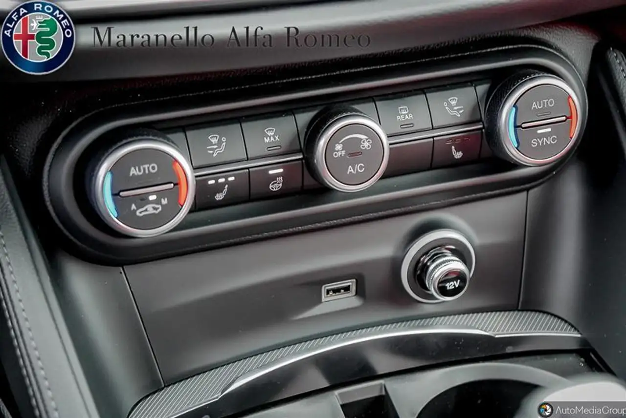 Alfa Romeo Stelvio снимка Alfa Romeo Stelvio