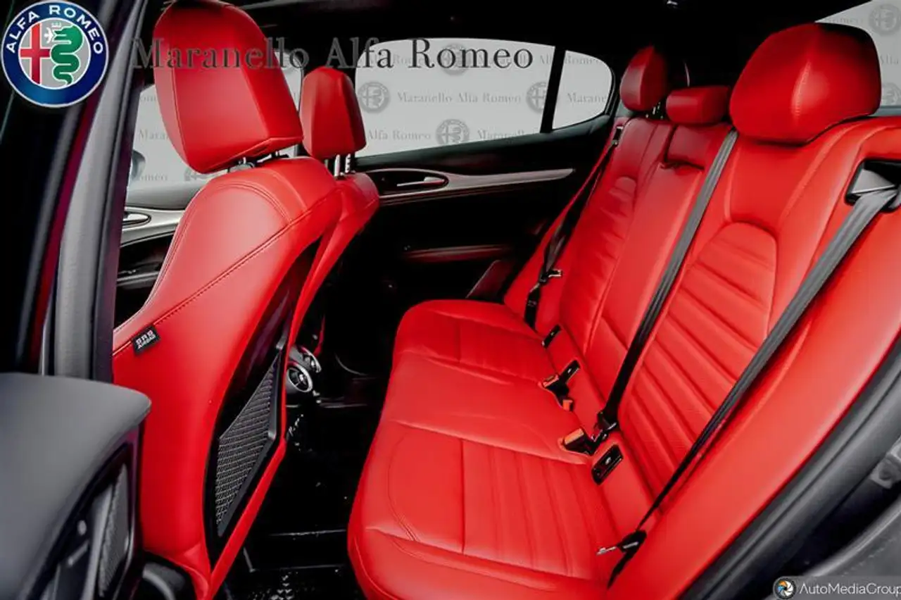 Alfa Romeo Stelvio снимка Alfa Romeo Stelvio