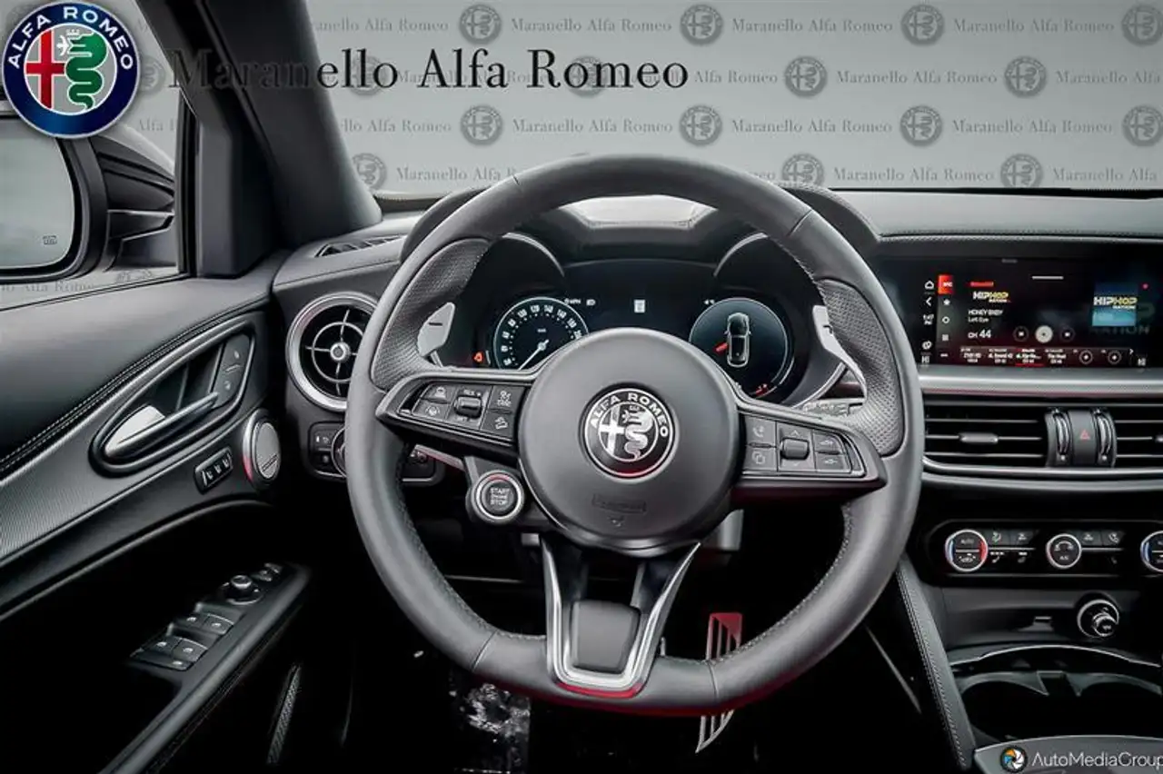 Alfa Romeo Stelvio снимка Alfa Romeo Stelvio