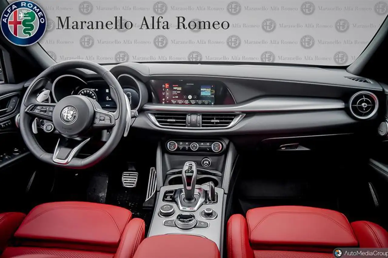 Alfa Romeo Stelvio снимка Alfa Romeo Stelvio