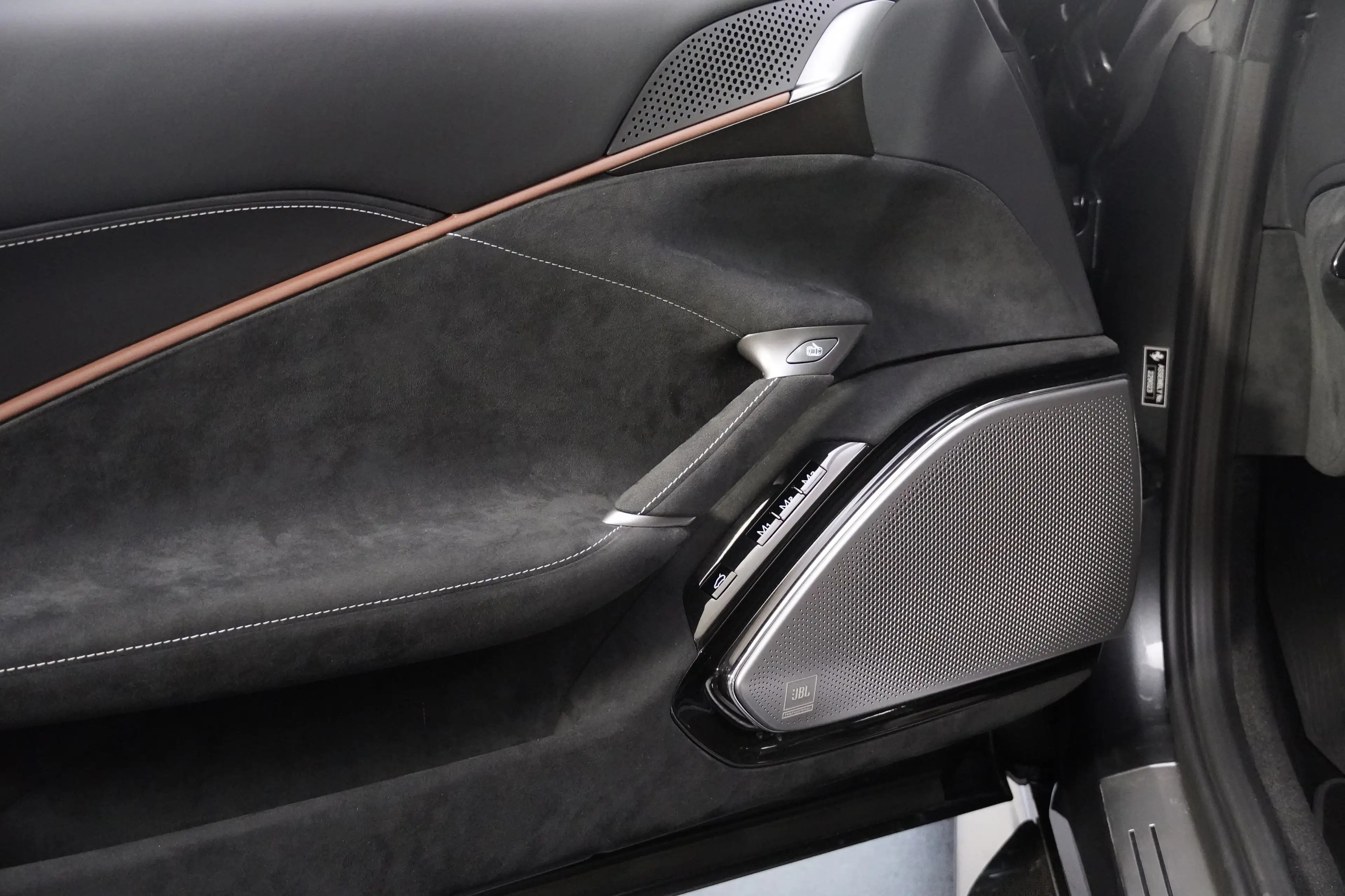 Ferrari Roma Spider — photo 11