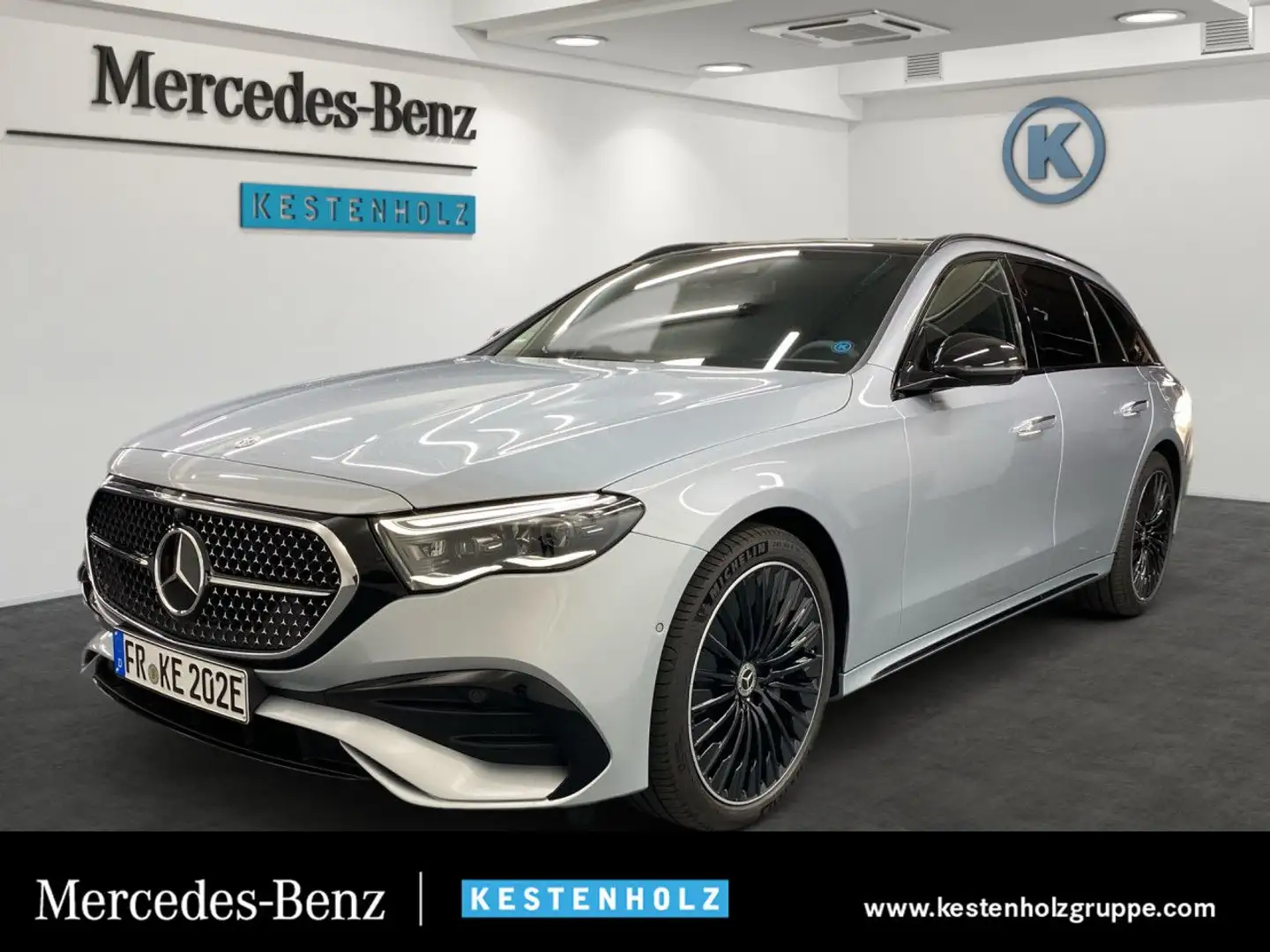 Mercedes-Benz E 300 de T-Modell 4Matic AMG+PANO+AHK+PARK+DISTR Silber - 1