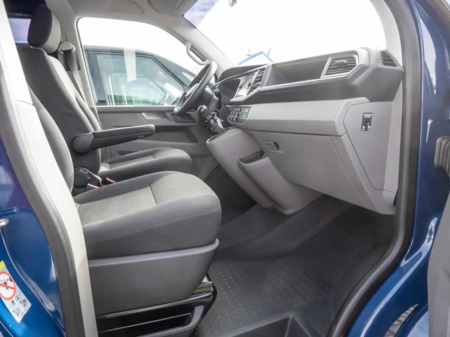 Volkswagen T6.1 Kombi 2.0 TDI EcoProfi LR AHK STANDHZ Azul - 2