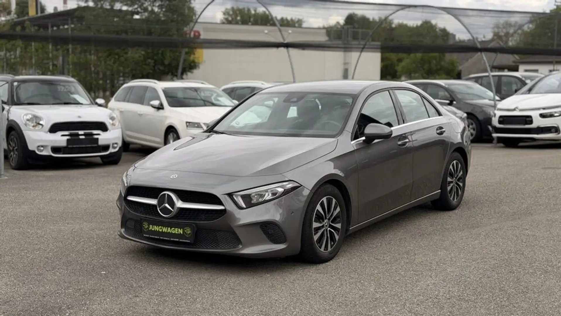 Mercedes-Benz A 180 d Limousine **inkl.-AHK** Grau - 1