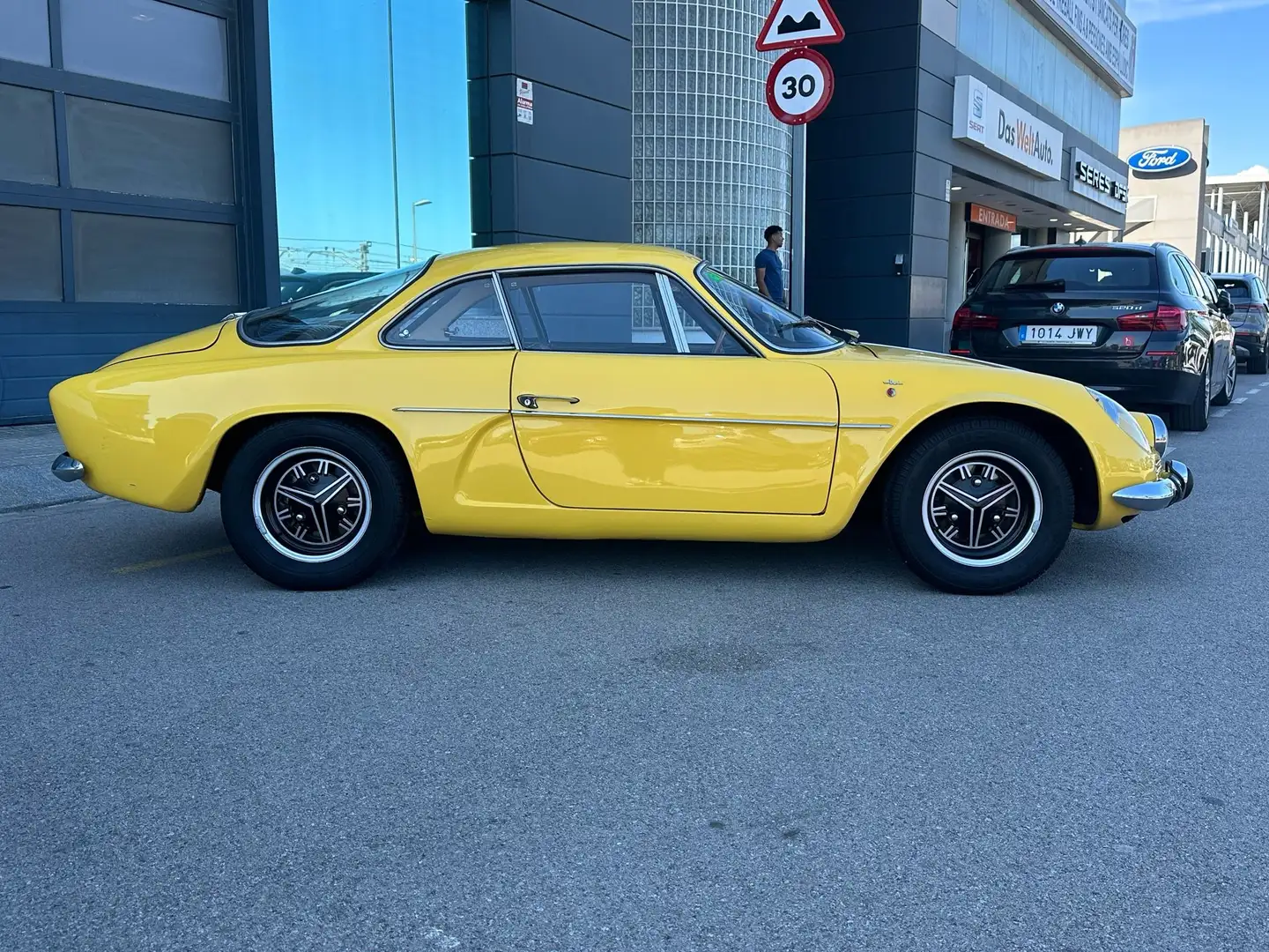 Renault 110-1300 Amarillo - 2