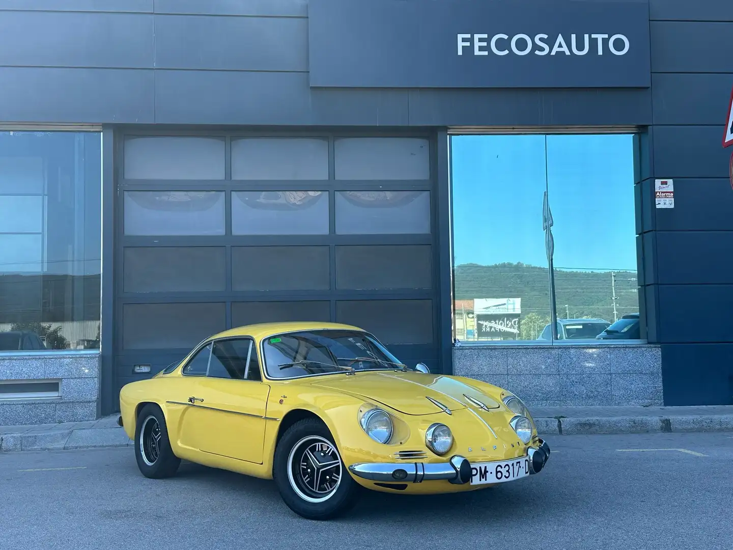 Renault 110-1300 Amarillo - 1