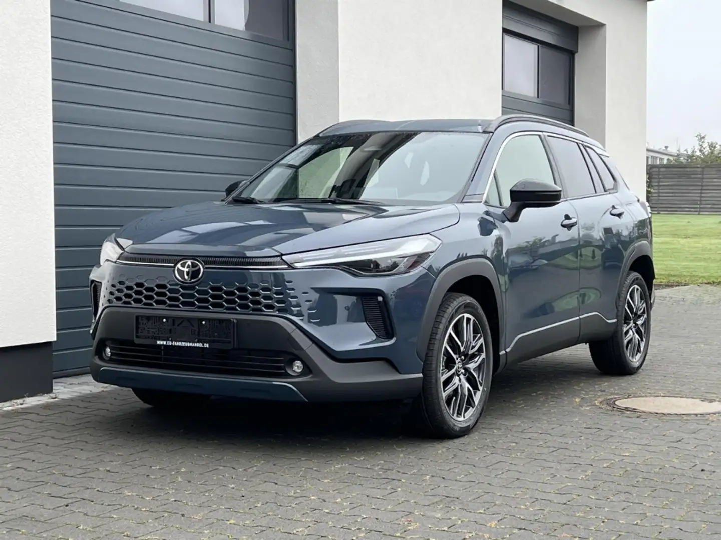 Toyota Corolla Cross Elegant 2,0 Hybrid FWD Facelift - 1