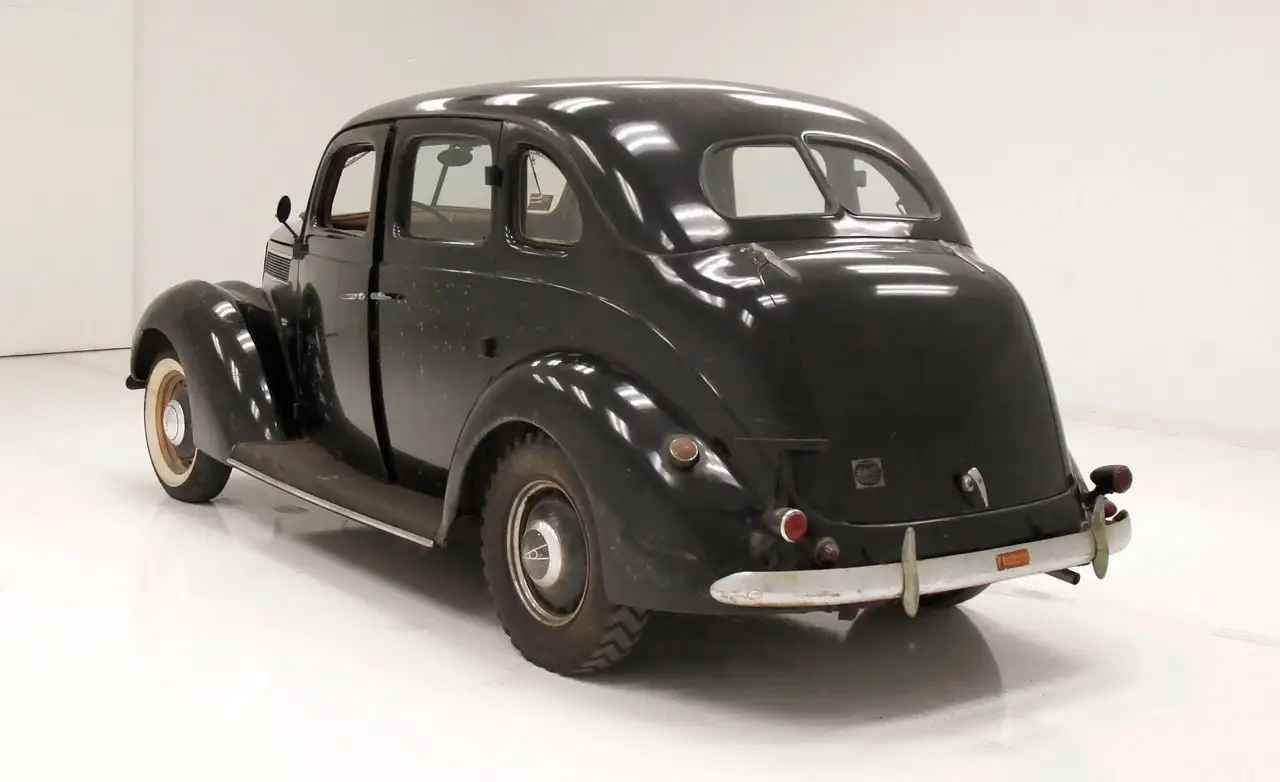 Ford Sedan, foto 3