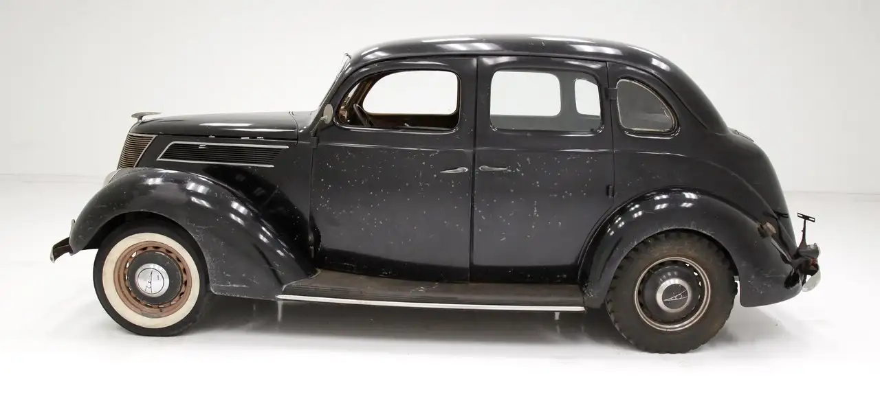 Ford Sedan, foto 2