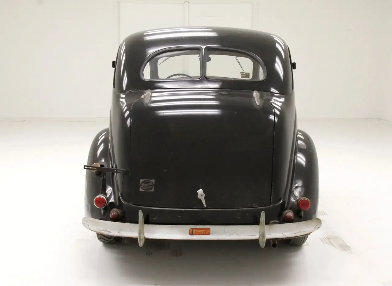 Ford Sedan, foto 4