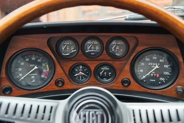 Fiat Dino view 11