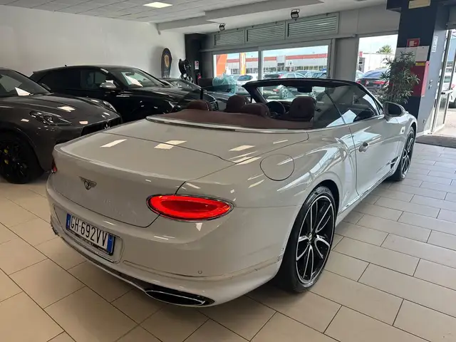 Bentley Continental GT view 4