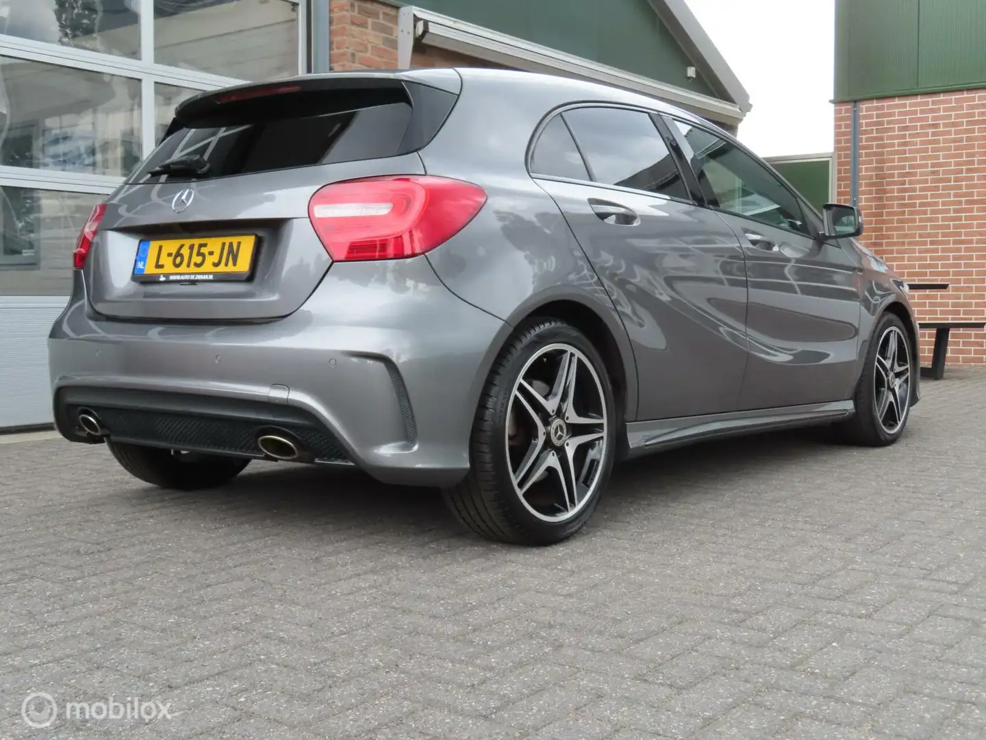 Mercedes-Benz A 250 AMG-line Autom/leer/afneemb trkhk/18"/stoelverw. Gris - 2