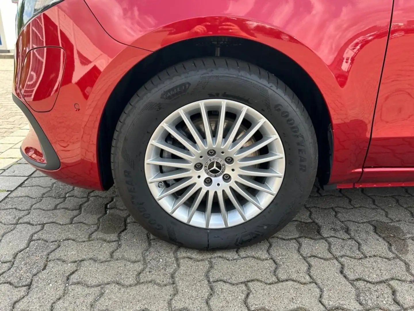 Mercedes-Benz EQV 300 AVANTGARDE MBUX+LED+DISTR Rot - 2