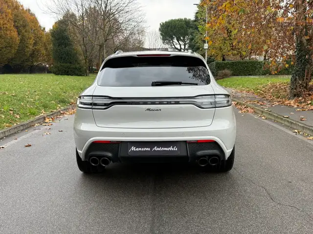 Porsche Macan view 11