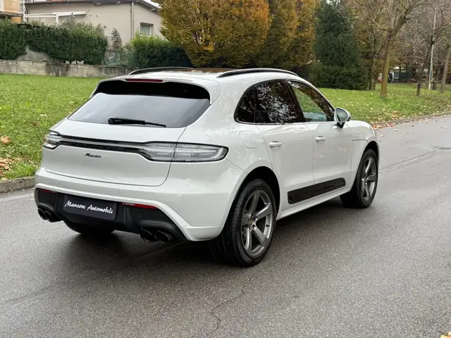 Porsche Macan view 13
