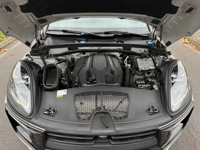 Porsche Macan view 8