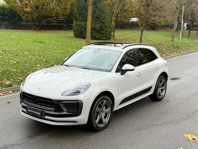 Porsche Macan view 10