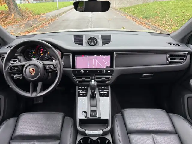 Porsche Macan view 7