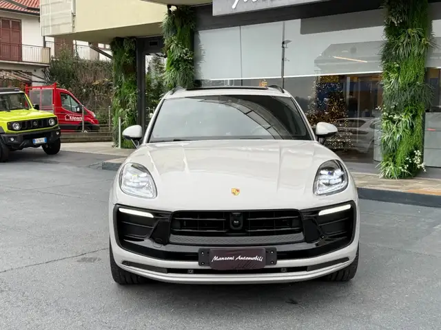Porsche Macan view 2