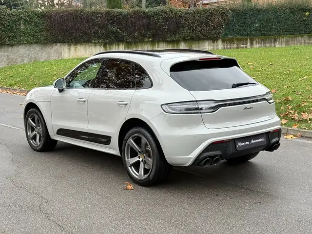 Porsche Macan view 14