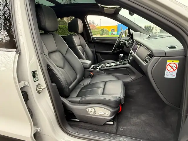 Porsche Macan view 6