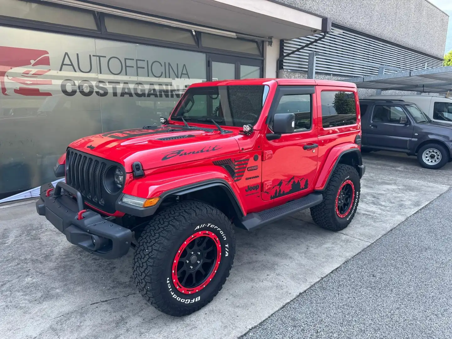 Jeep Wrangler 2.2 mjt II Sahara auto Rood - 1