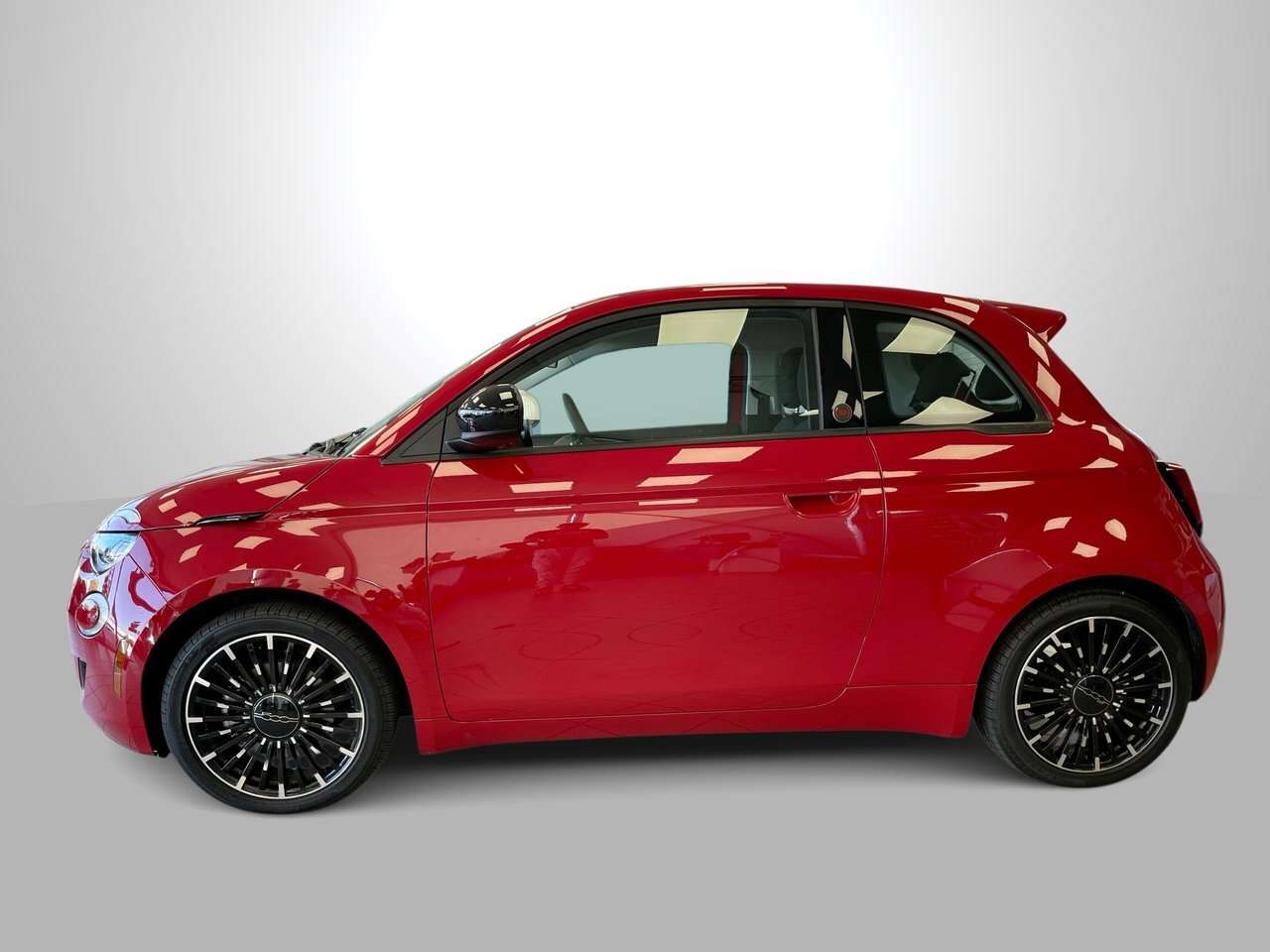 2025 Fiat 500e (RED) Edition | Pure EV | Nav Local, like new, aes — снимка 5