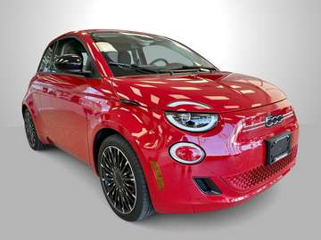 (RED) Edition | Pure EV | Nav Local, like new, aesthetic, easy to park!