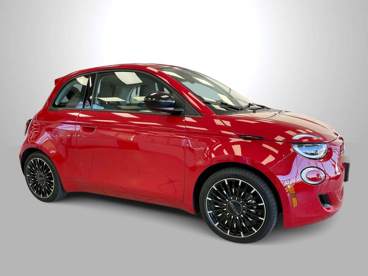 2025 Fiat 500e (RED) Edition | Pure EV | Nav Local, like new, aes — снимка 2