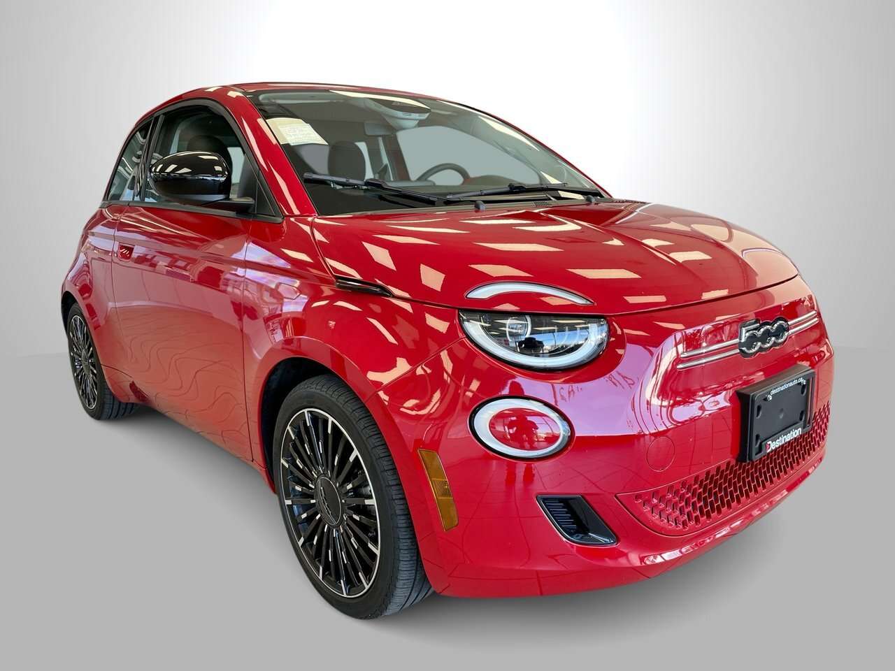 2025 Fiat 500e (RED) Edition | Pure EV | Nav Local, like new, aes
