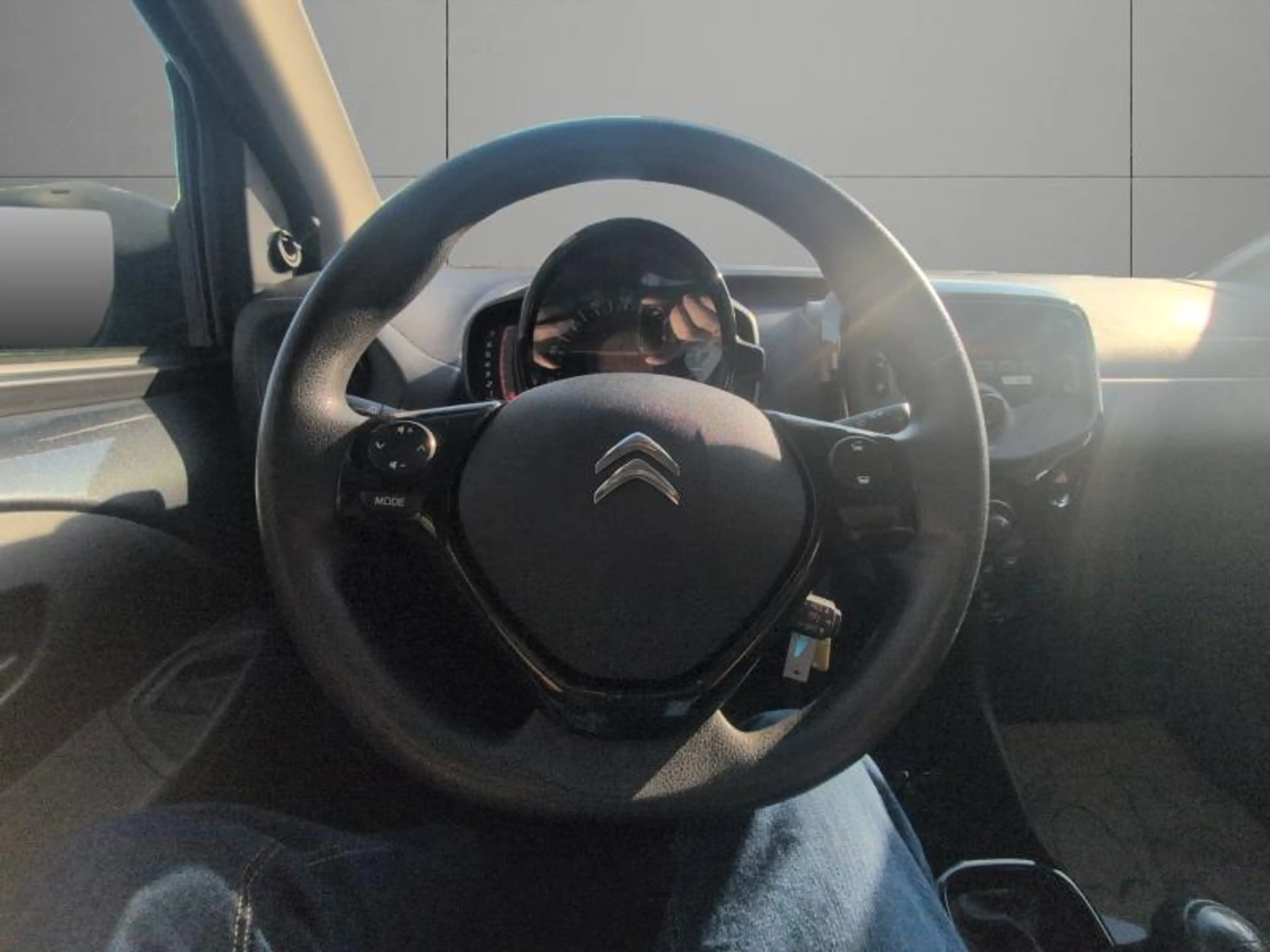 Citroen C1 1.0 72cv 5 portes Gris 05/19 73546km Airco Cruise — photo 11