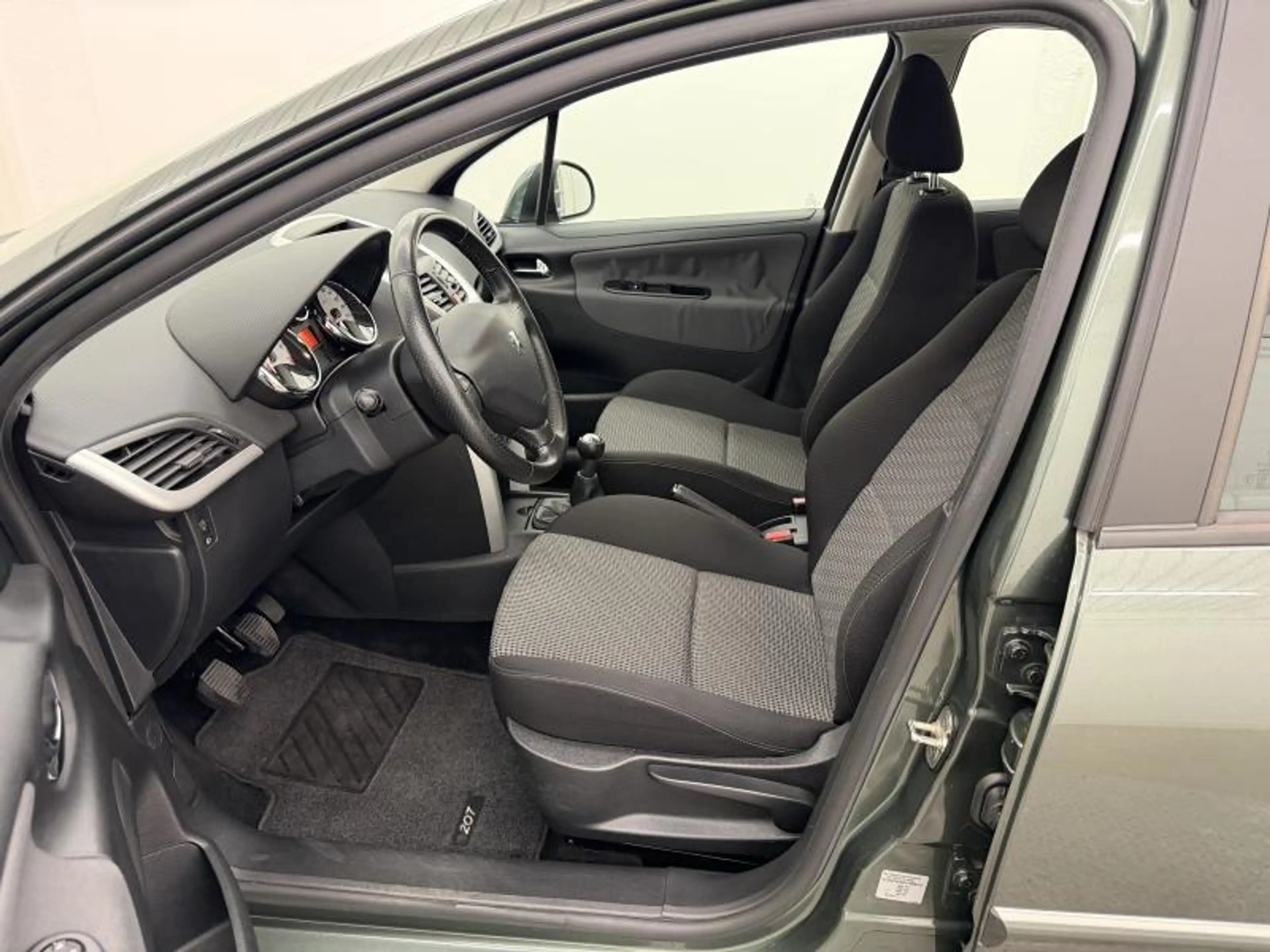 Peugeot 207 zeer goede staat — photo 12