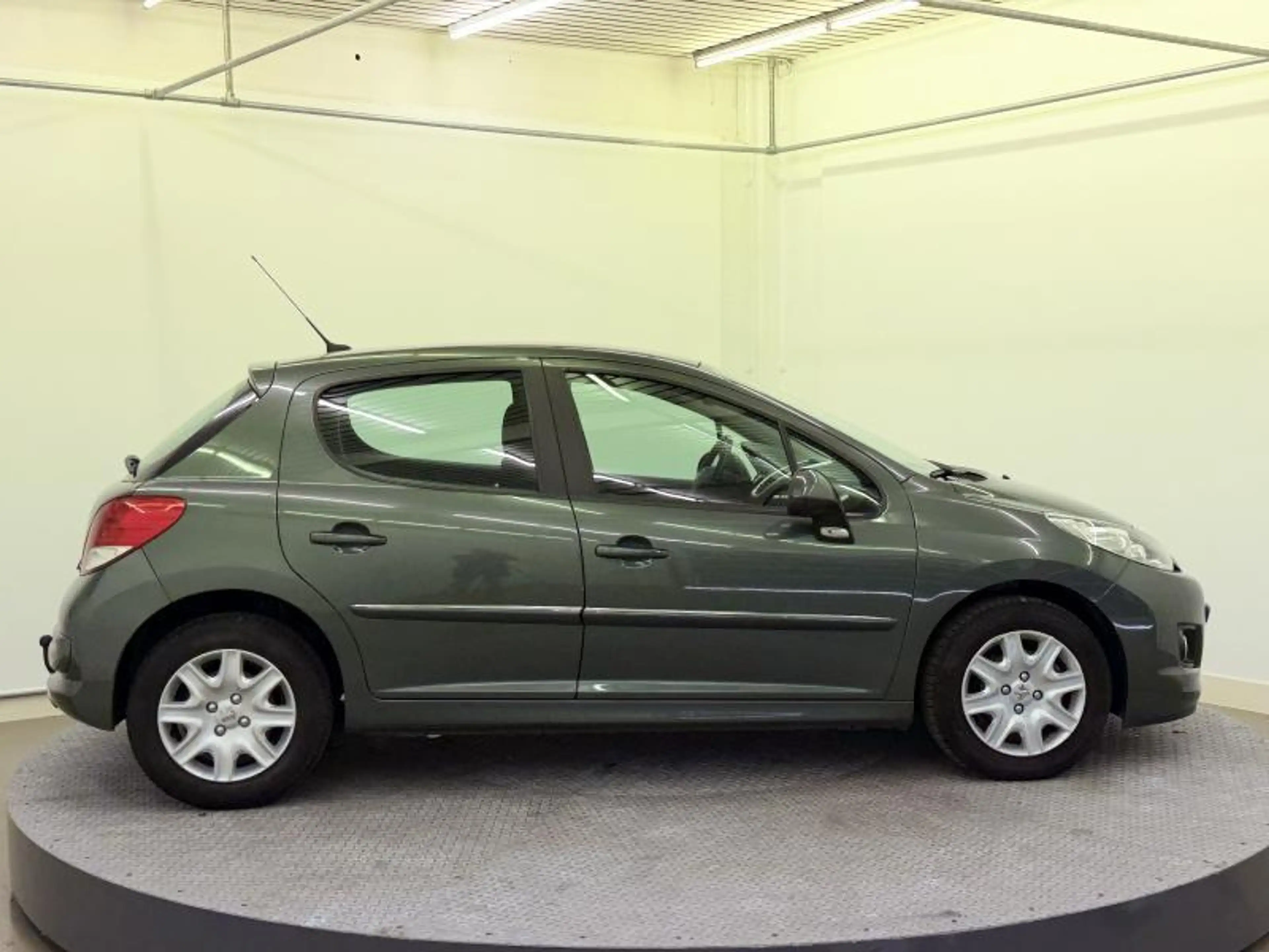 Peugeot 207 zeer goede staat — photo 4