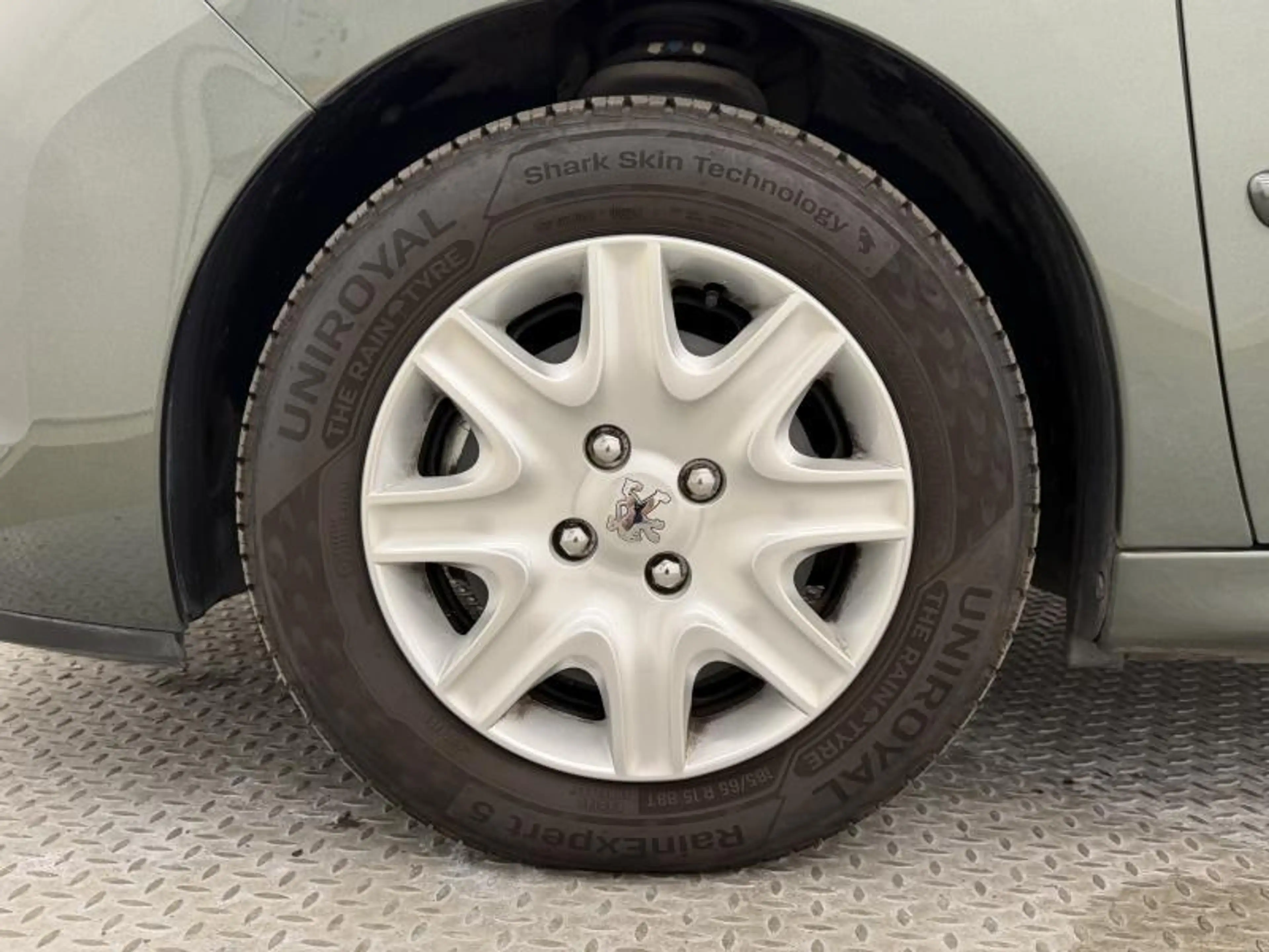 Peugeot 207 zeer goede staat — photo 9