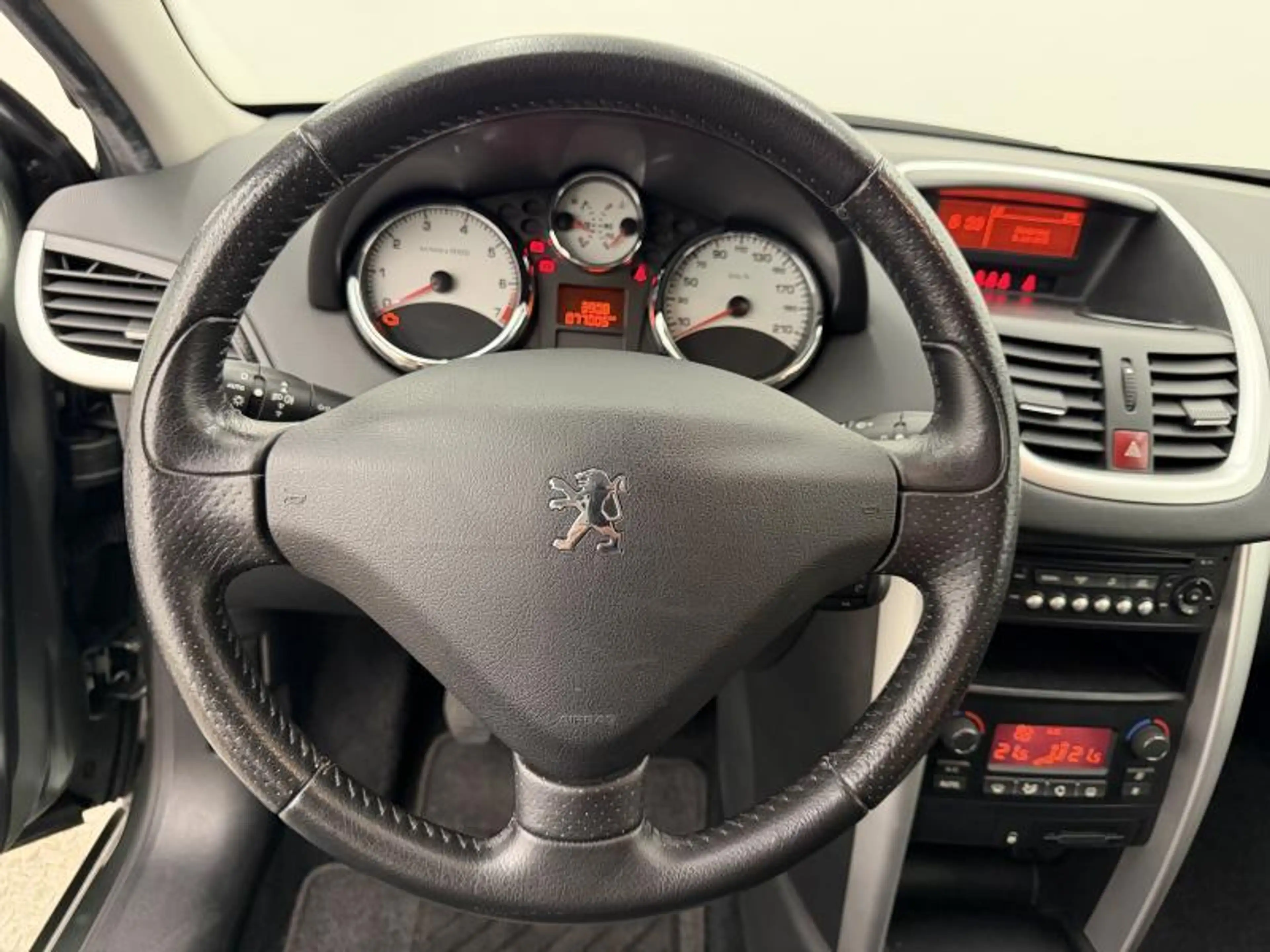 Peugeot 207 zeer goede staat — photo 15