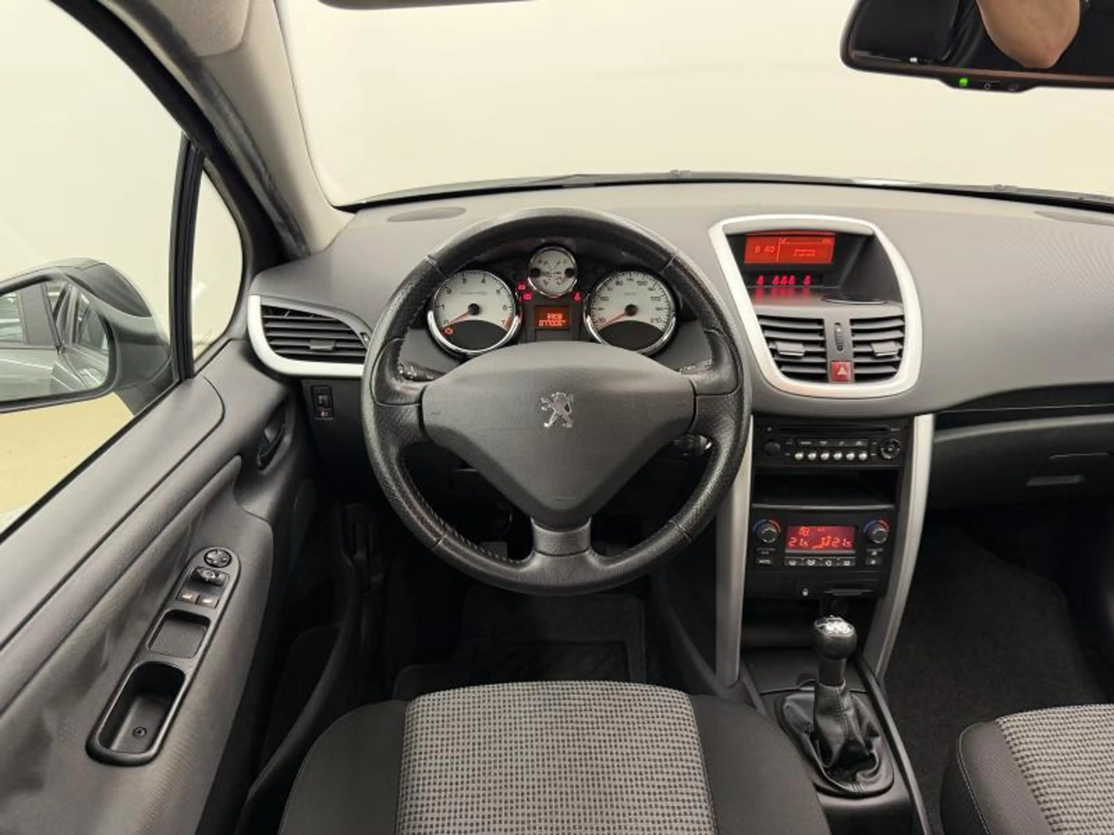 Peugeot 207 zeer goede staat — photo 14