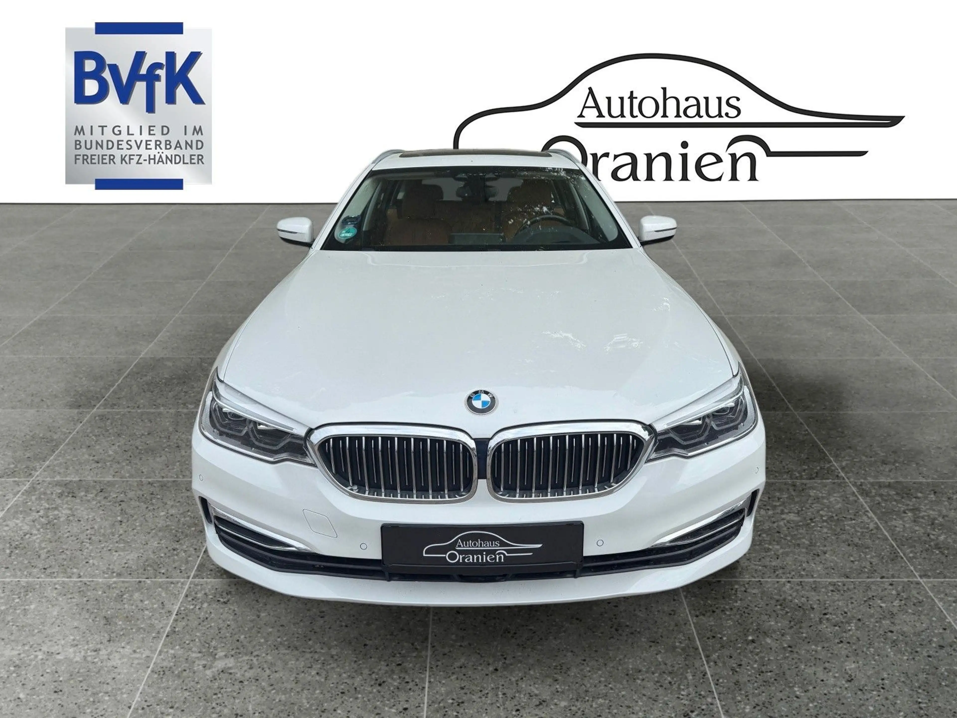 BMW 540 Touring  xDrive Luxury Line,STANDH,PANO,HuD — photo 2