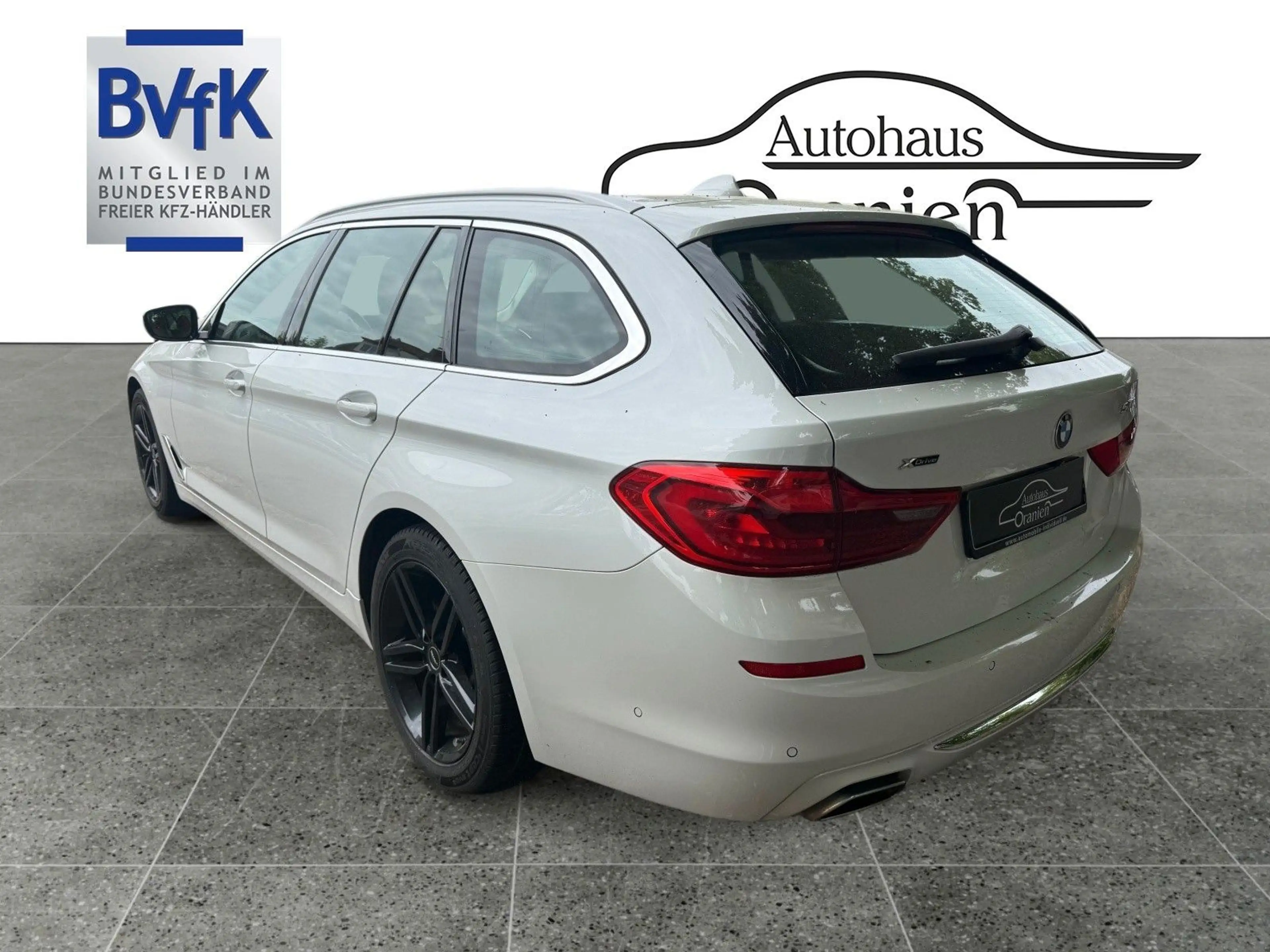 BMW 540 Touring  xDrive Luxury Line,STANDH,PANO,HuD — photo 3