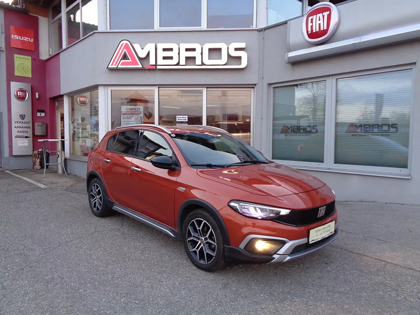 Fiat Tipo Cross MultiJet Diesel 130 SCR Cross SONDERPREIS Oranje - 1