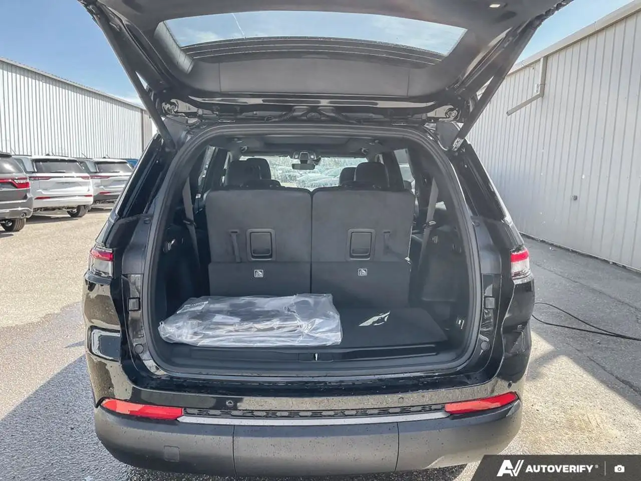 Jeep Grand Cherokee снимка Jeep Grand Cherokee