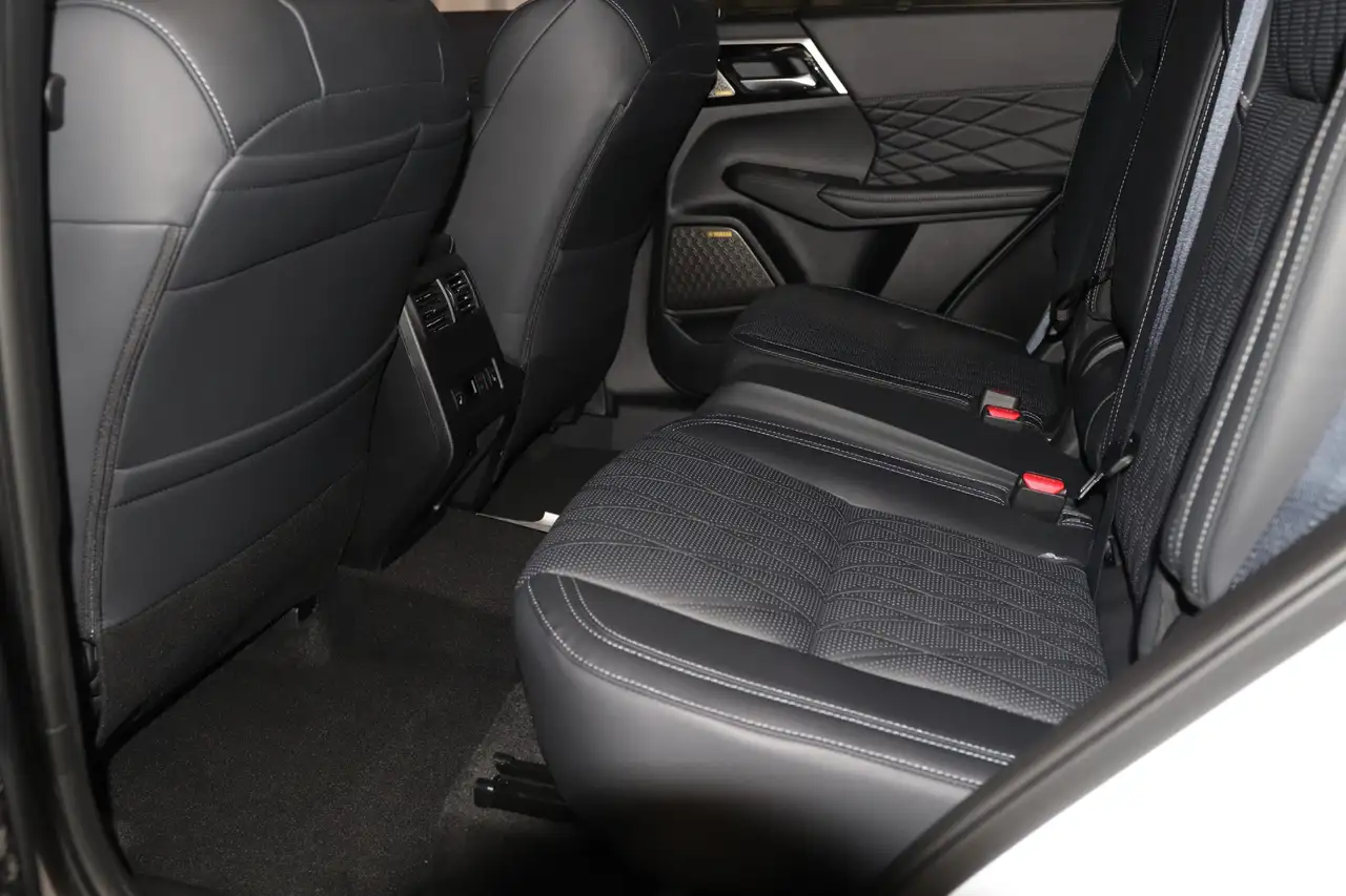 Mitsubishi Outlander снимка Mitsubishi Outlander