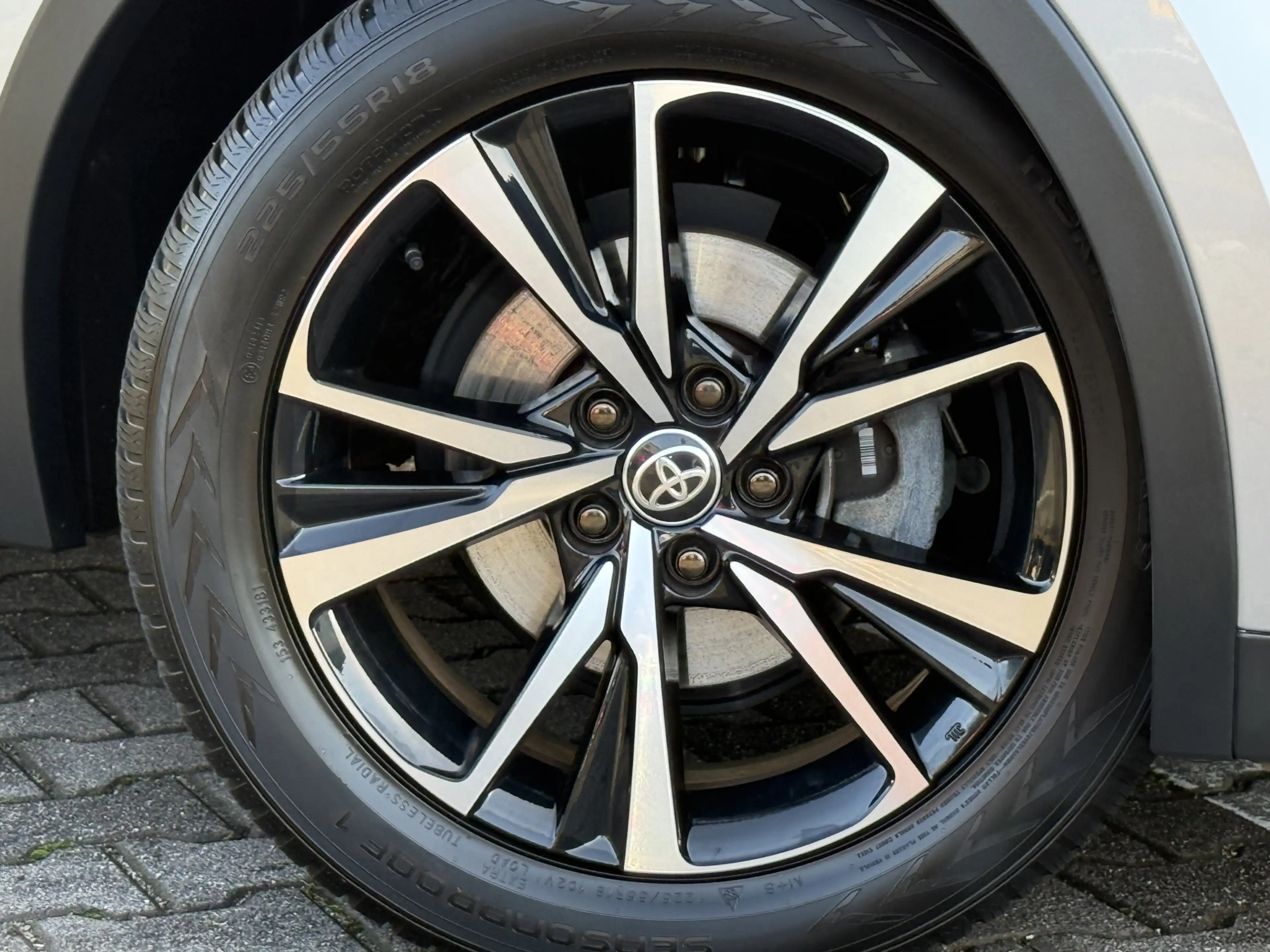 Toyota C-HR 1.8 Hybrid 140 First Edition | ACC | CarPlay | Ele — photo 8