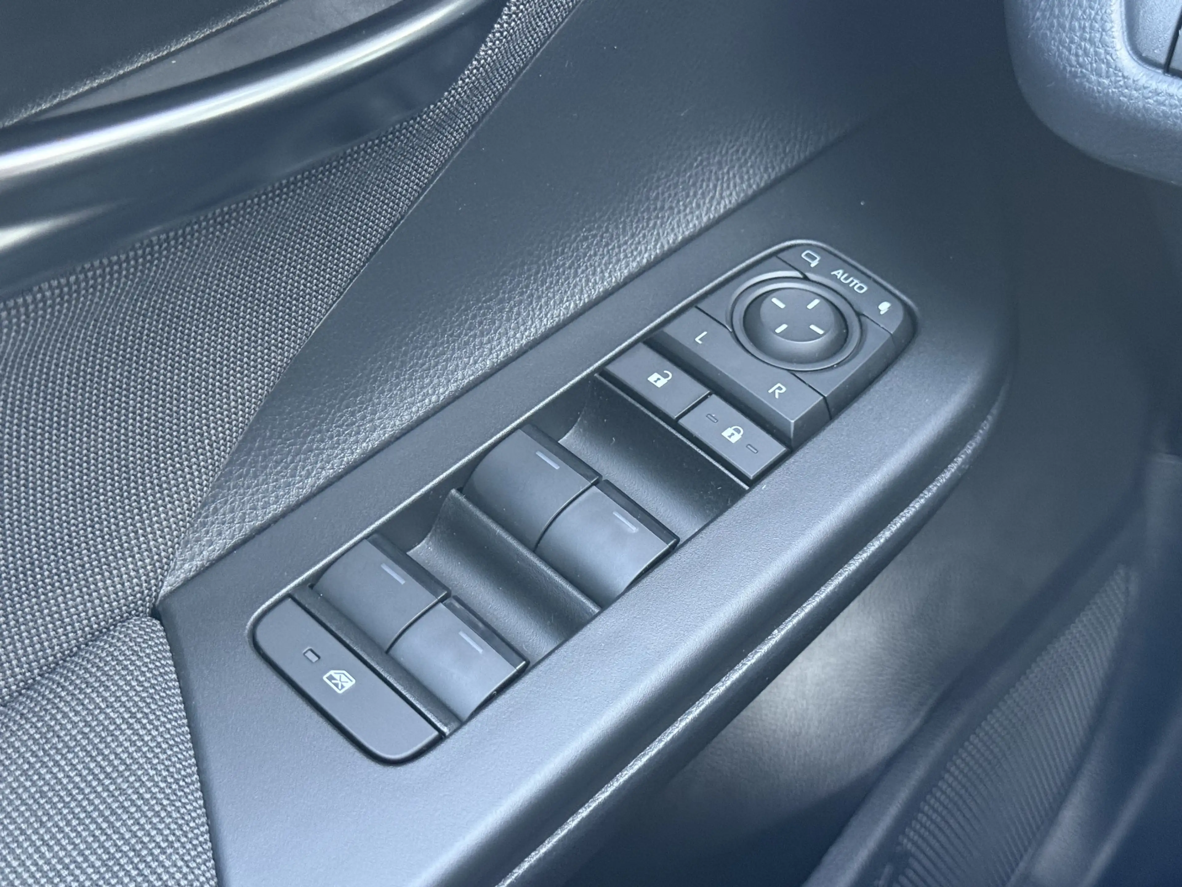 Toyota C-HR 1.8 Hybrid 140 First Edition | ACC | CarPlay | Ele — photo 11
