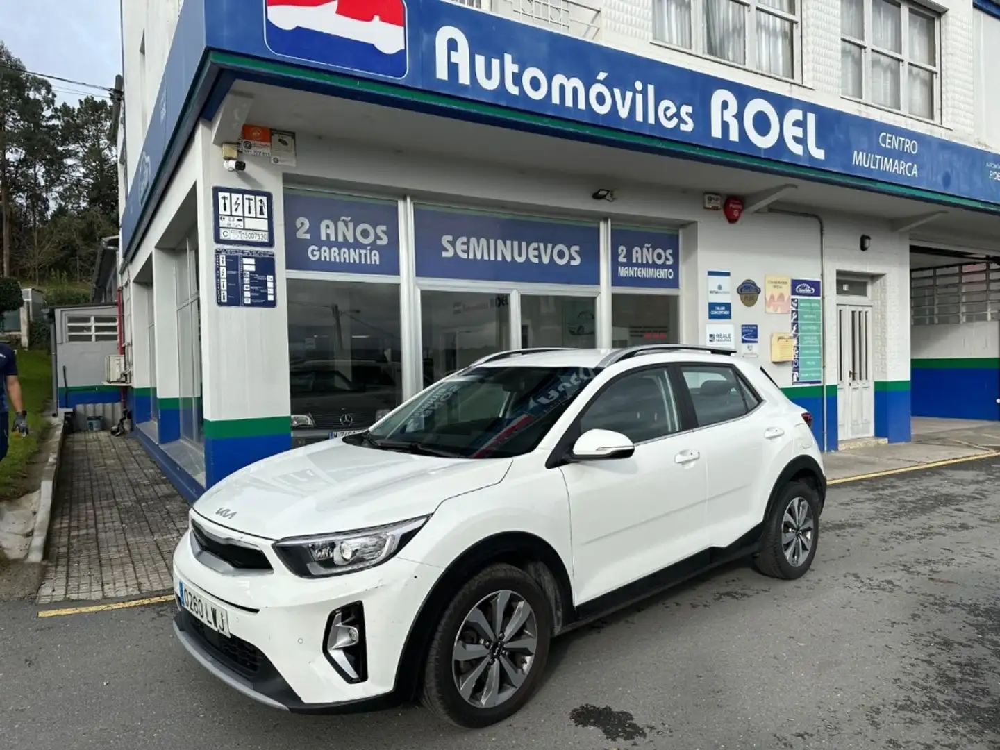 Kia Stonic 1.0 T-GDi MHEV iMT Concept Plus 100 Blanc - 1